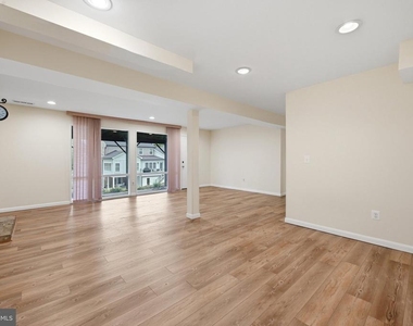 8811 Burbank Road - Photo Thumbnail 39