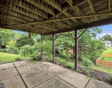 8811 Burbank Road - Photo Thumbnail 49