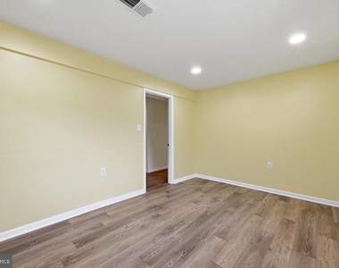 8811 Burbank Road - Photo Thumbnail 41