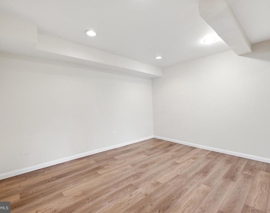 8811 Burbank Road - Photo Thumbnail 45