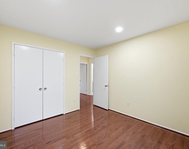 8811 Burbank Road - Photo Thumbnail 29