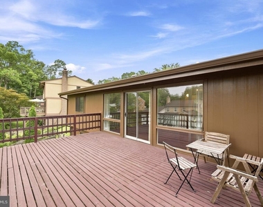 8811 Burbank Road - Photo Thumbnail 22