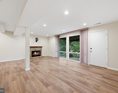8811 Burbank Road - Photo Thumbnail 36
