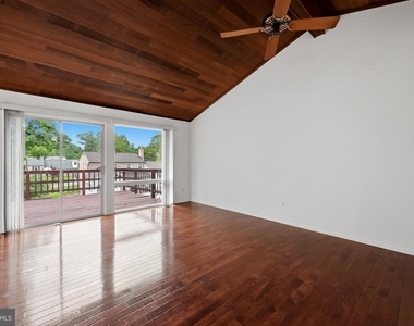 8811 Burbank Road - Photo Thumbnail 19