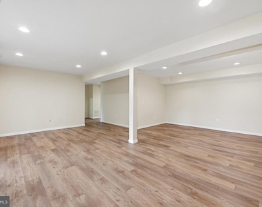 8811 Burbank Road - Photo Thumbnail 34