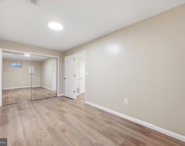 8811 Burbank Road - Photo Thumbnail 44