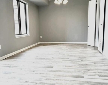 3101 S Manchester Street - Photo Thumbnail 7