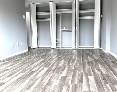 3101 S Manchester Street - Photo Thumbnail 9