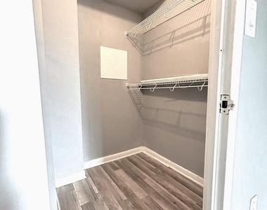 3101 S Manchester Street - Photo Thumbnail 14