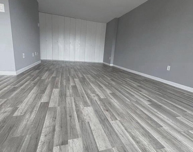 3101 S Manchester Street - Photo Thumbnail 8