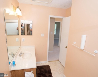 6128 Hoskins Hollow Circle - Photo Thumbnail 24