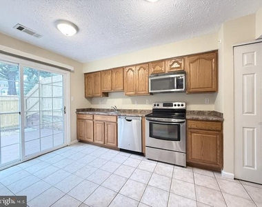 6128 Hoskins Hollow Circle - Photo Thumbnail 11