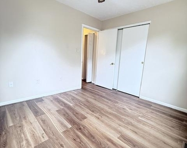 6128 Hoskins Hollow Circle - Photo Thumbnail 17