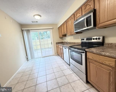 6128 Hoskins Hollow Circle - Photo Thumbnail 12