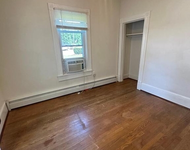 6501 Glenbard Court - Photo Thumbnail 8