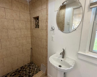 6501 Glenbard Court - Photo Thumbnail 4