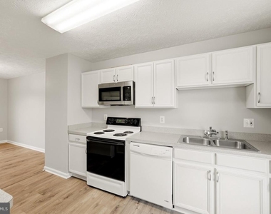 219 Surrey Club Lane - Photo Thumbnail 8