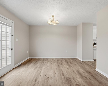219 Surrey Club Lane - Photo Thumbnail 11
