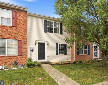219 Surrey Club Lane - Photo Thumbnail 1