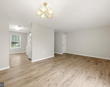 219 Surrey Club Lane - Photo Thumbnail 12