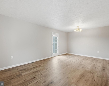 219 Surrey Club Lane - Photo Thumbnail 6