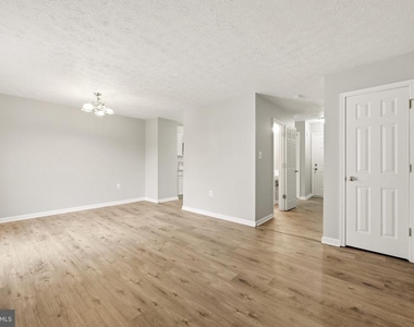 219 Surrey Club Lane - Photo Thumbnail 7