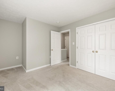 219 Surrey Club Lane - Photo Thumbnail 20