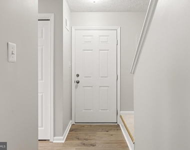 219 Surrey Club Lane - Photo Thumbnail 3