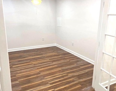 10504 Trowbridge Court - Photo Thumbnail 20