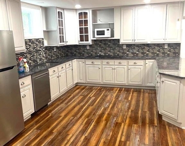 10504 Trowbridge Court - Photo Thumbnail 4