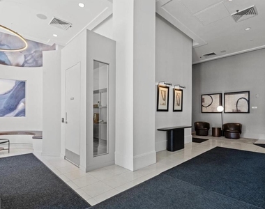 309 Holland Lane - Photo Thumbnail 4