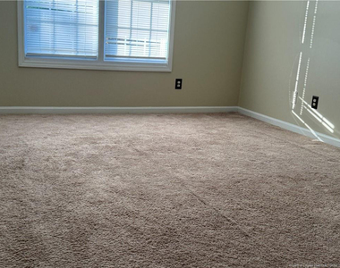 696 Fairfield Circle - Photo Thumbnail 10