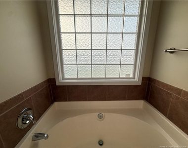 696 Fairfield Circle - Photo Thumbnail 7