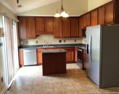 696 Fairfield Circle - Photo Thumbnail 3
