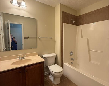 696 Fairfield Circle - Photo Thumbnail 6