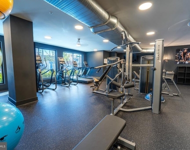 701 N Henry Street - Photo Thumbnail 26