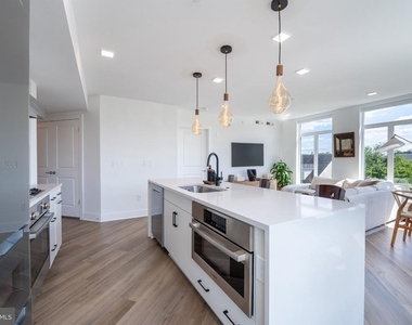701 N Henry Street - Photo Thumbnail 7