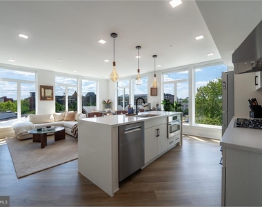 701 N Henry Street - Photo Thumbnail 2