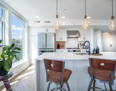 701 N Henry Street - Photo Thumbnail 5