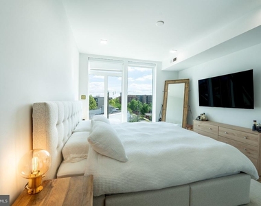 701 N Henry Street - Photo Thumbnail 14