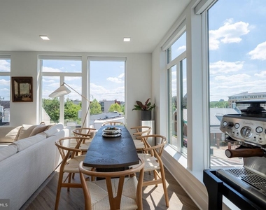 701 N Henry Street - Photo Thumbnail 9