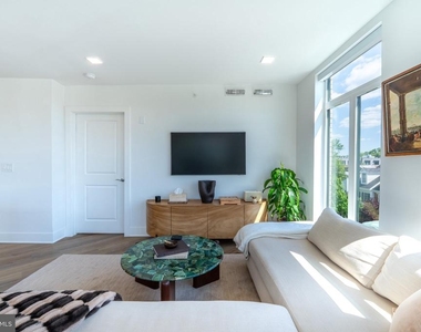 701 N Henry Street - Photo Thumbnail 10