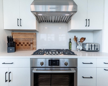 701 N Henry Street - Photo Thumbnail 8