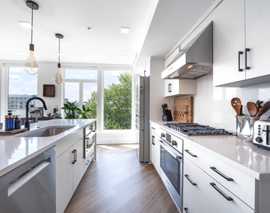 701 N Henry Street - Photo Thumbnail 6