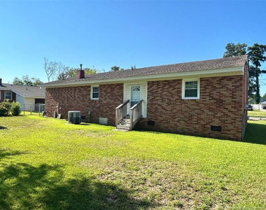 511 E 18 Street E - Photo Thumbnail 1