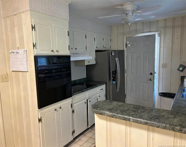 511 E 18 Street E - Photo Thumbnail 7