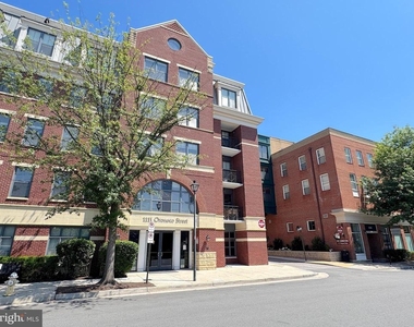 1111 Oronoco Street - Photo Thumbnail 2
