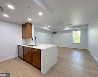 1111 Oronoco Street - Photo Thumbnail 9