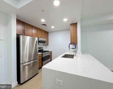 1111 Oronoco Street - Photo Thumbnail 10