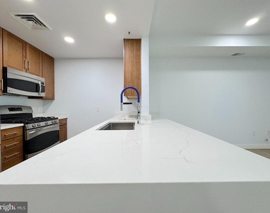 1111 Oronoco Street - Photo Thumbnail 13